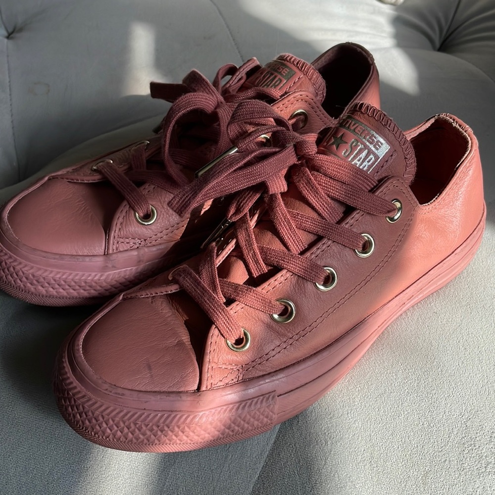 Converse - Size 6 in women’s - pink leather